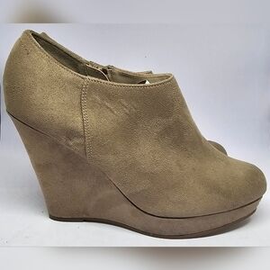 Xappeal Women's Taupe Suede Wedge Booties Size 8